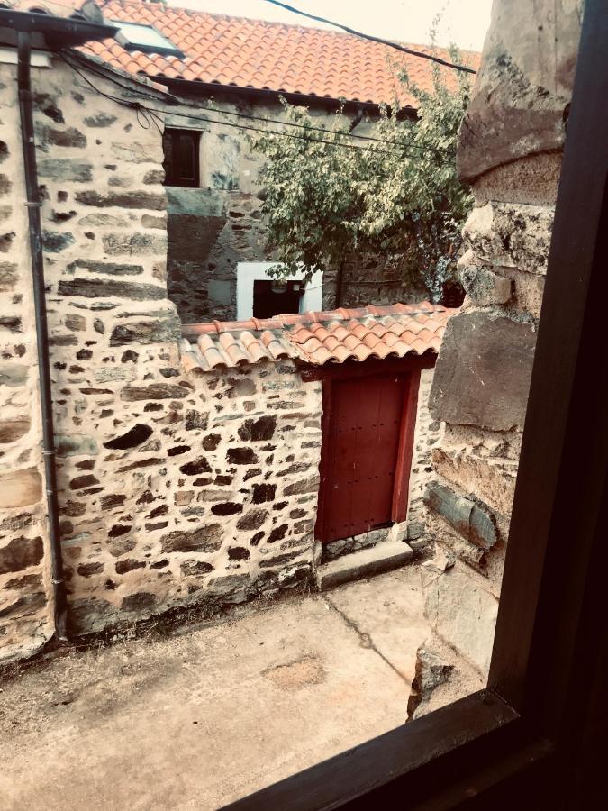 The Pilgrim Stone - Vegan B&B Rabanal del Camino Exterior foto