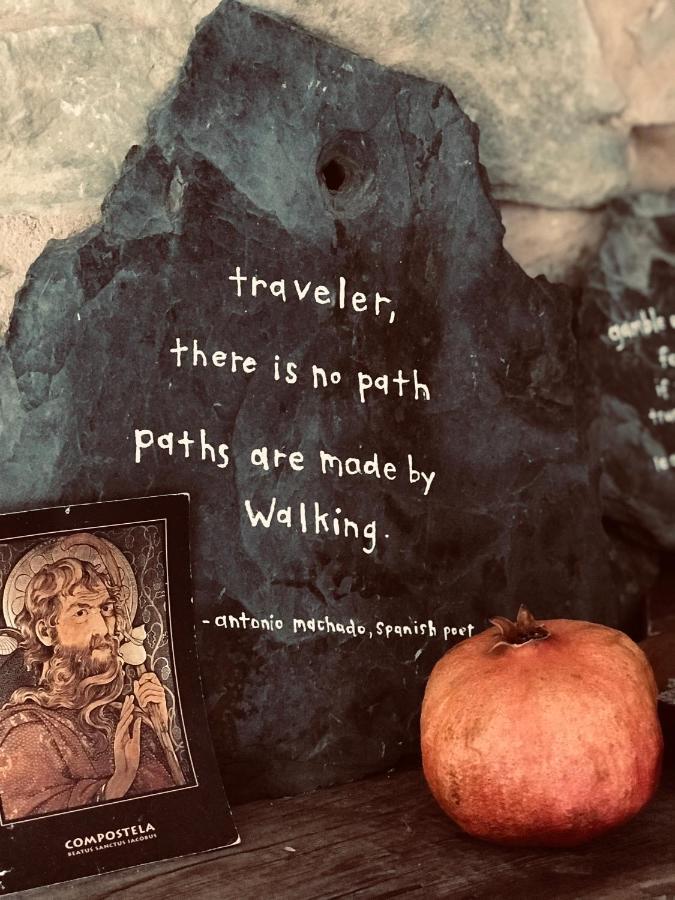 The Pilgrim Stone - Vegan B&B Rabanal del Camino Exterior foto