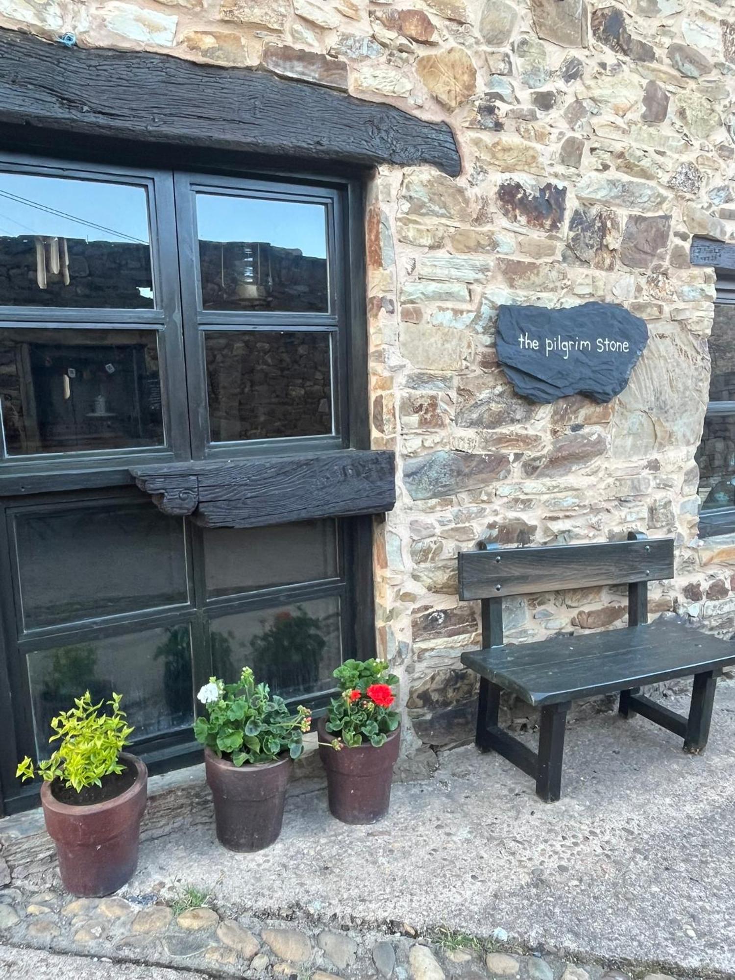 The Pilgrim Stone - Vegan B&B Rabanal del Camino Exterior foto