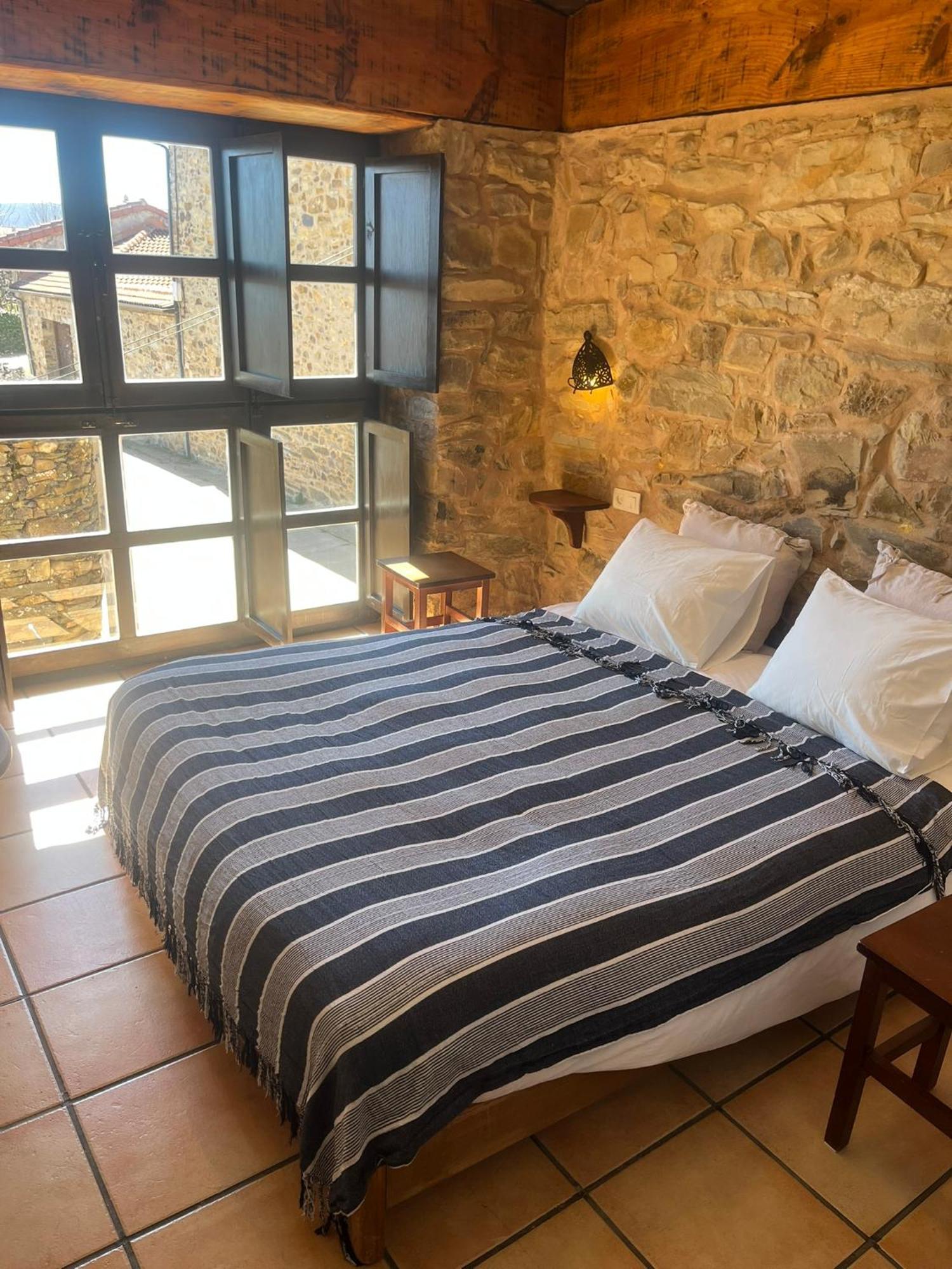 The Pilgrim Stone - Vegan B&B Rabanal del Camino Exterior foto